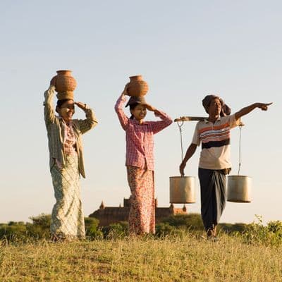 Burma-Bagan-traditional-asian-farmer 