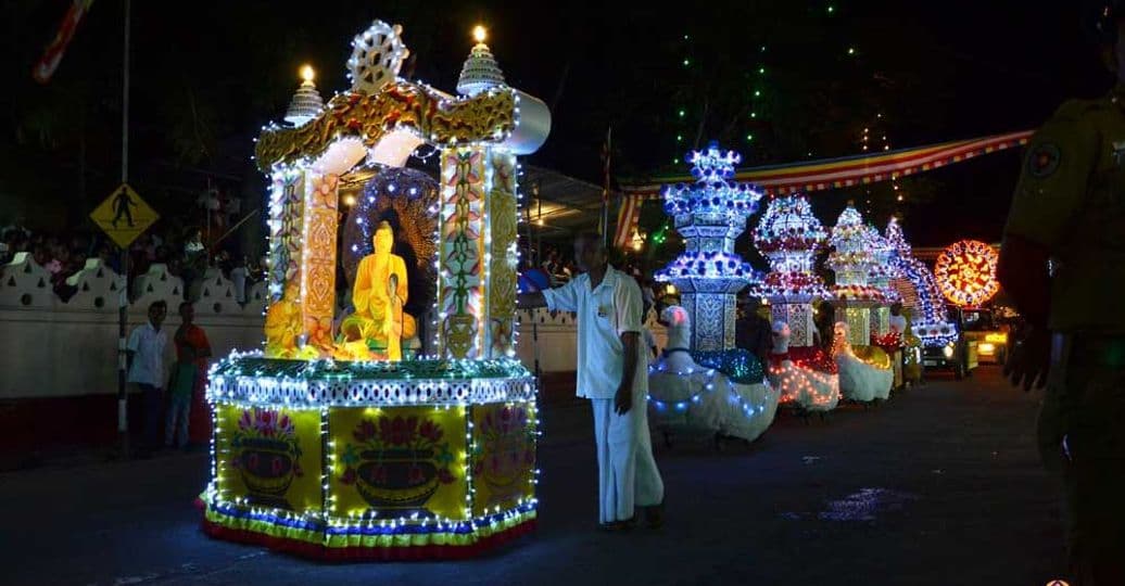 the-vesak-festival-colombo-enchanting-buddhist-celebration.htm